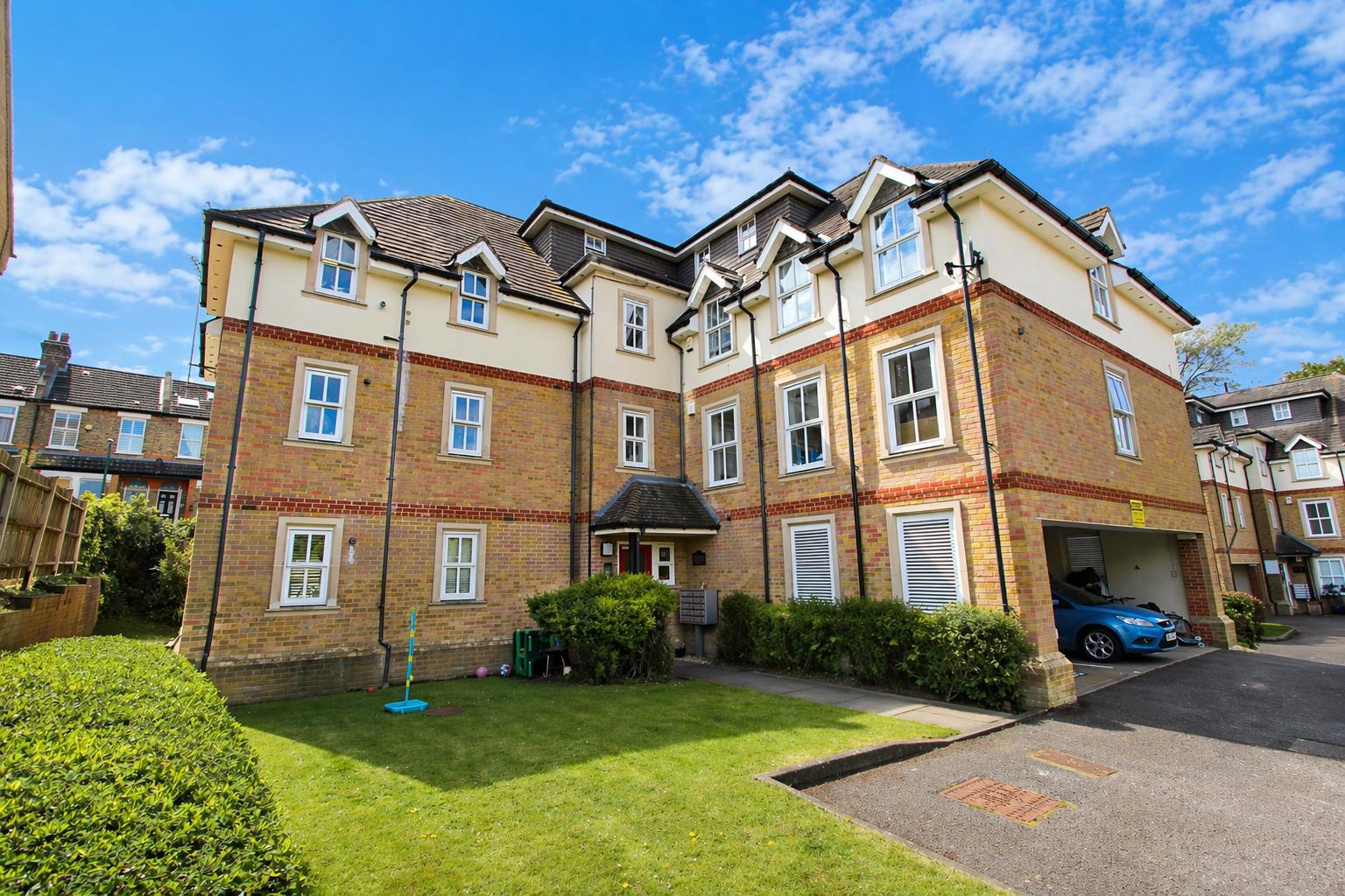 2 bed property in 6 Kempton Lodge, Wallington